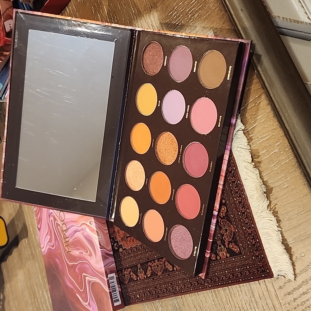 Hipdot Eyeshadow Palette - Zion